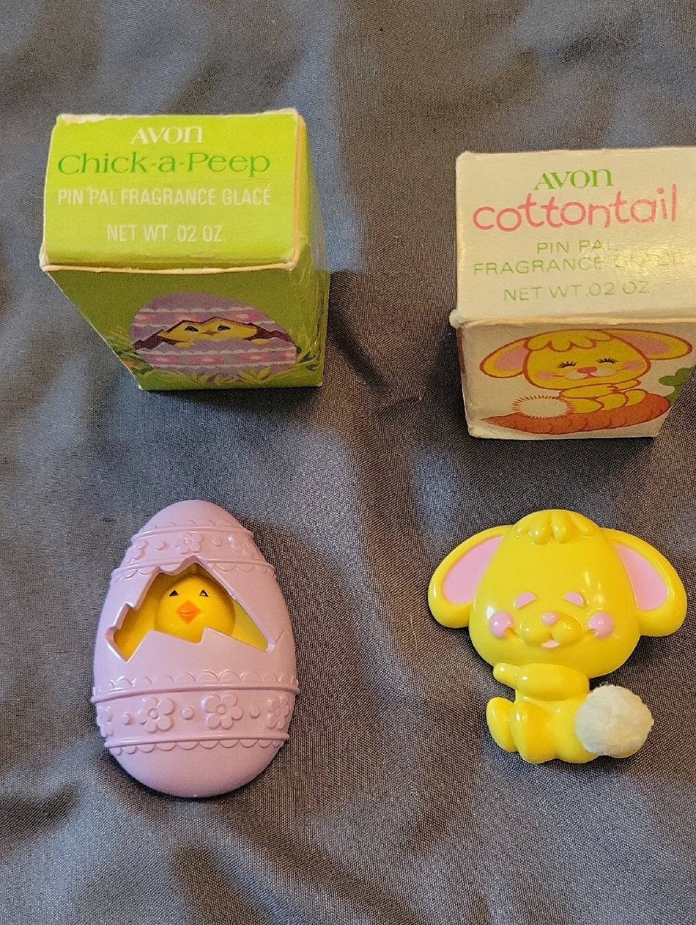 Avon Yellow Chick-a-Peep & Cottontail Pin Pals Fragrance Glace